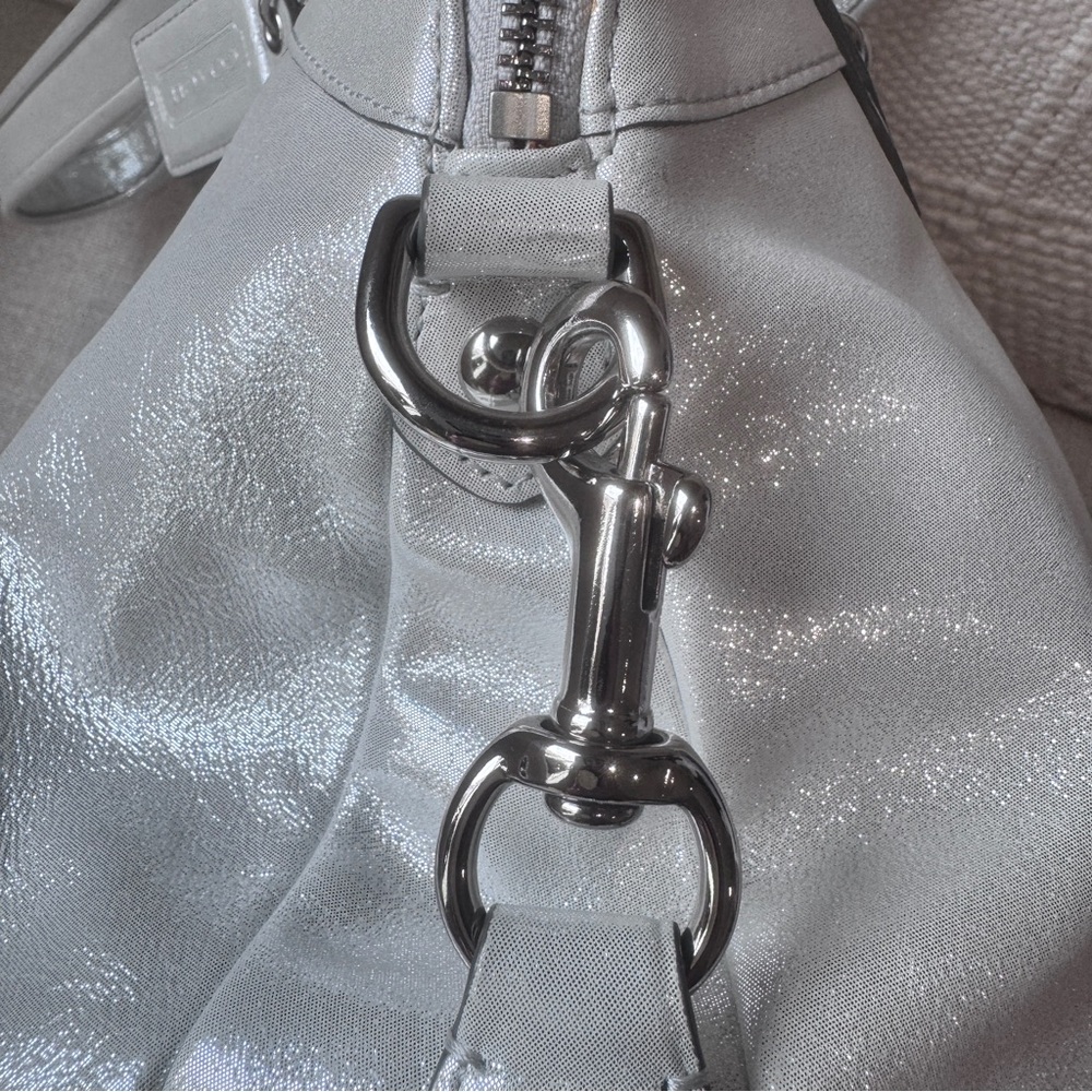 Coach Legacy Poppy Leather in Stardust Silver 16283 Rhinestone Skull Keychain - Picture 17 of 17